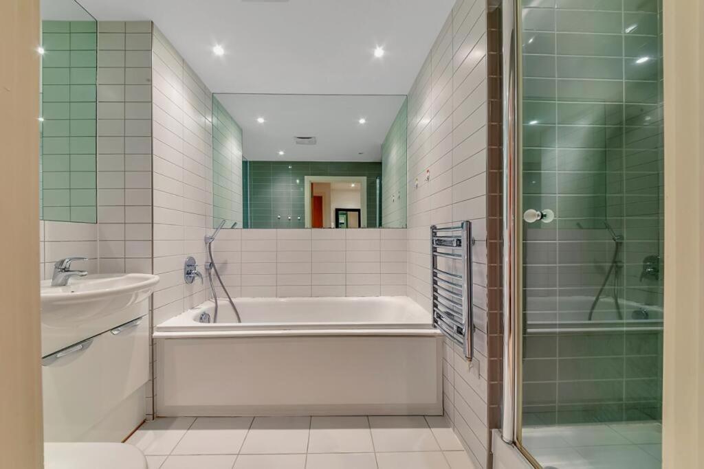 לונדון Cozycomfy Luxury Apartment מראה חיצוני תמונה